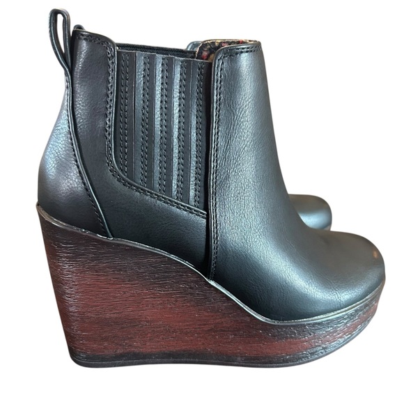 b.o.c. Big On Comfort Athalia Platform Wedge Heel Black Booties NEW 6 - Picture 1 of 10